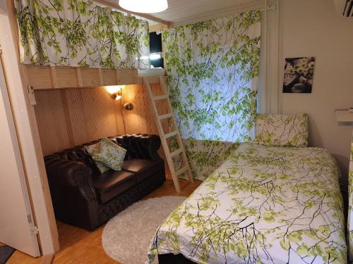 Quiet Private room in shared home - Yksityinen rauhallinen huone kodissa- 15min To city