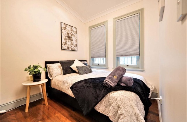 Quiet Private Room In Strathfield 3min to Train Station G2 - ROOM ONLY