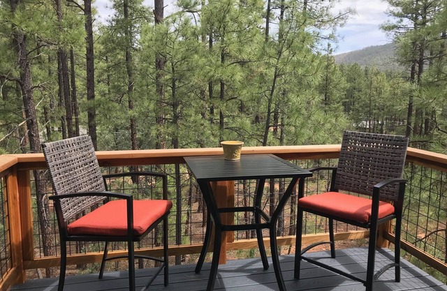 Quiet, Private,Treehouse Feel. Cozy up at Emma’s Loft in beautiful Strawberry Az