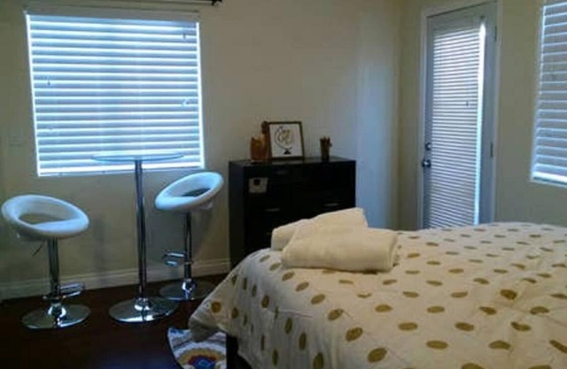 QUIET ROOM 10 MINUTES FROM DOWNTOWN LA