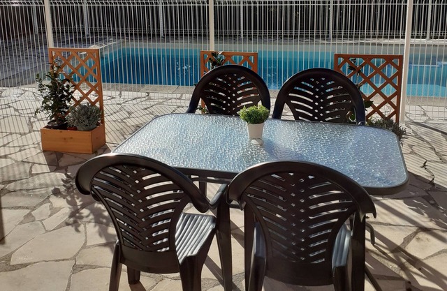 Quiet semi-detached house with swimming pool