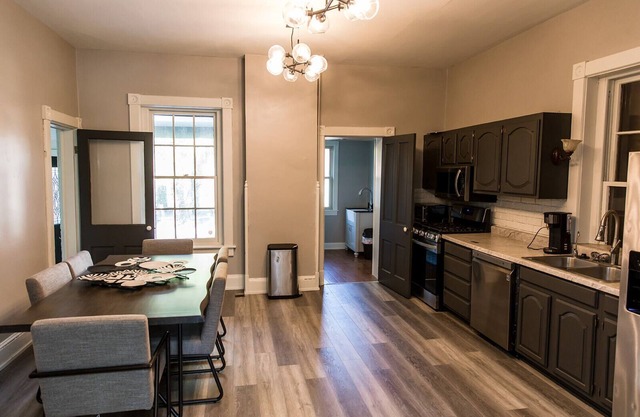 ❤️Quiet, Upscale, 5 Bedroom, Walk to Downtown❤️