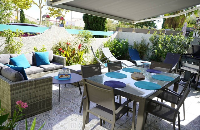 Quiet villa, large terrace, sleeps 7. 50 m from GRAZEL beach