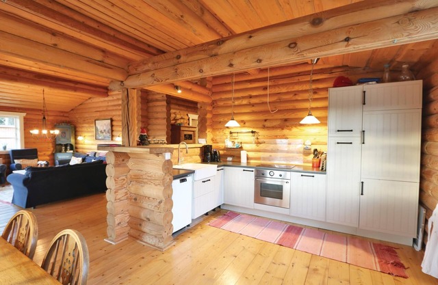 Quite apart awaits you this cottage with a view of Gärdesjön.