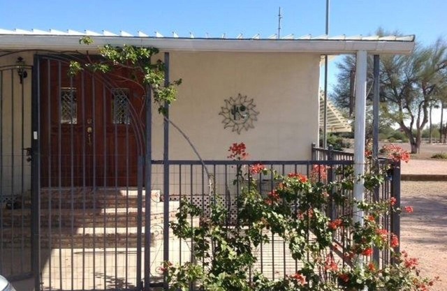 Quite Charming Updated 2 bedroom/1 bath home in Apache Junction, AZ