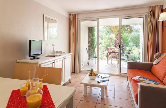 Résidence Pierre & Vacances Le Hameau de la Pinède *** - Apartment 4 people - 1 bedroom - Terrace or balcony - Air-conditioned