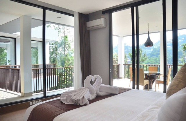 Radiance Hill View 10BR Villa with a Private heated swimming Pool