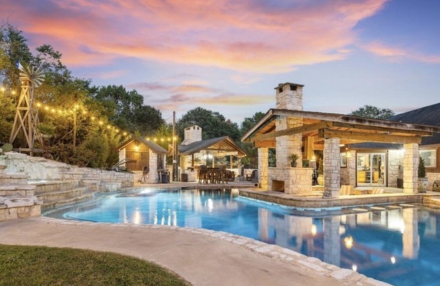 Ranch Style Paradise * Resort Style Pool *