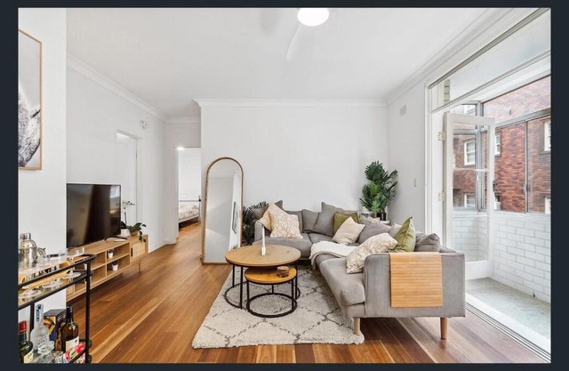 Randwick Luxury 2 Bed Apt with Parking & Study Desks