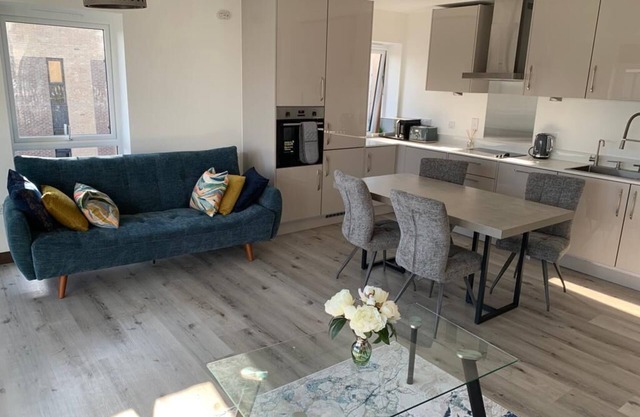 Raphvin Apex Abode - bedroom apartment/parking