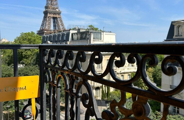RARE - 175sqm Eiffel Tower view Haussmannien 4-bedroom apartment in 7th arrond.