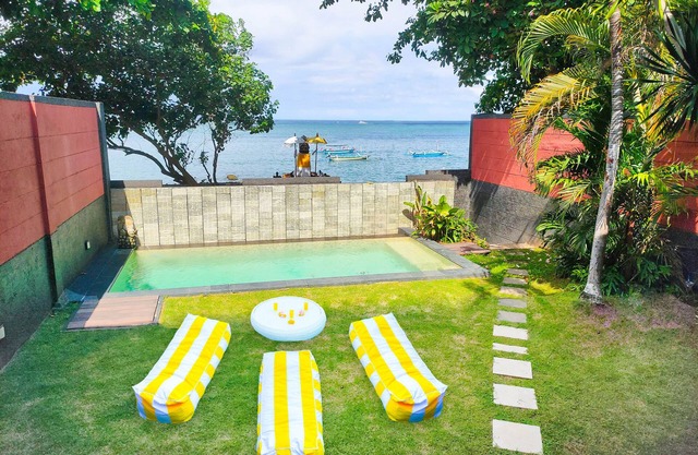 Rare Beach Front Villa! Beach Gate! No Cars on Walks! Ocean & Sunrise Views!