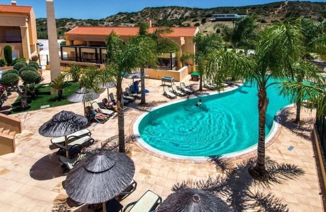 Rare Find! Comfortable 1BR Unit Close to Luz Beach! Full Kitchen, Swimming Pools