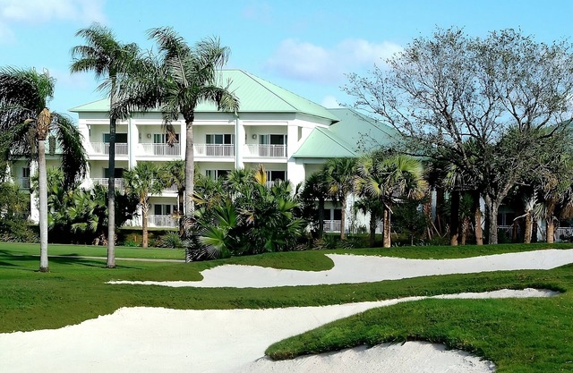 Rare Gem! 4 Amazing Rooms + Balcony | Onsite Pool | Close to Downtown Miami