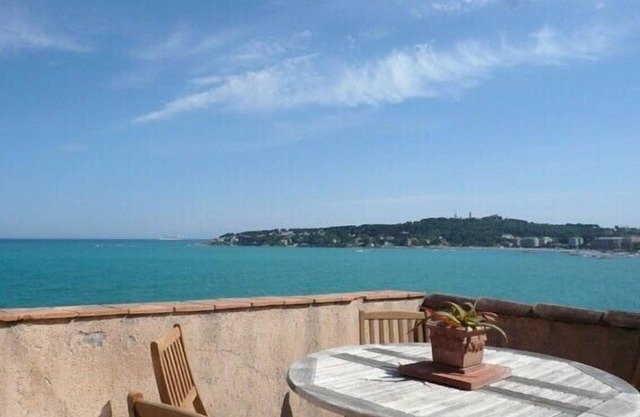 Rare seafront village house in Antibes