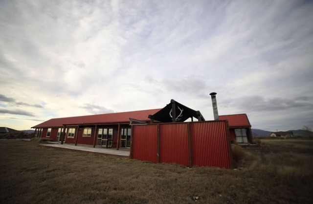 Raspberry Hut, Huge Spaces & Panoramic Views