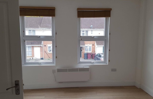 READING FESTIVAL - 5 BEDROOM HOUSE AVAILABLE. ALL ROOMS WITH EN-SUITE