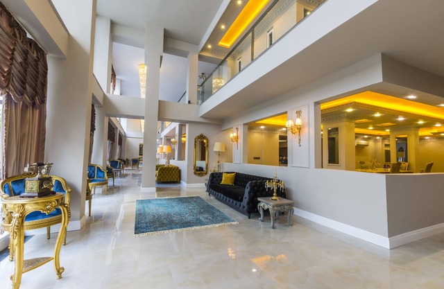 Real King Residence