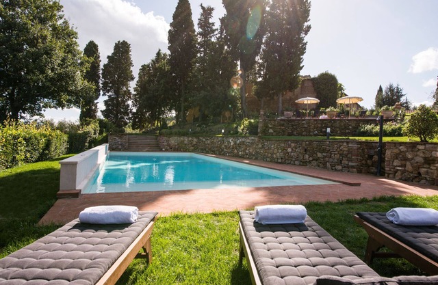 Really nice villa 8, not far from the village. Pool, marvellous garden.