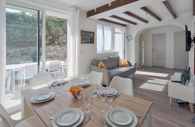 Recent 3-bedrooms 200m from the sea and city center