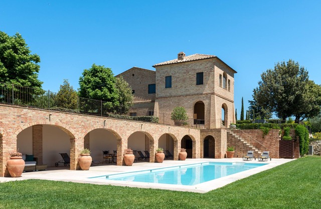 Recently restored Villa in Tuscany, sleeps 12, sw.pool, big garden, olive grove.