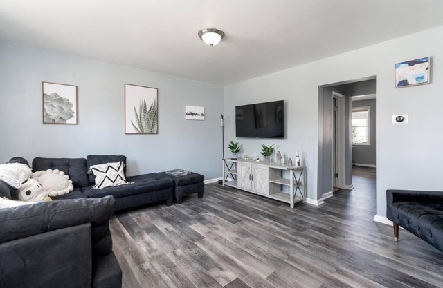 Recently renovated 3BR home near Heritage Park!