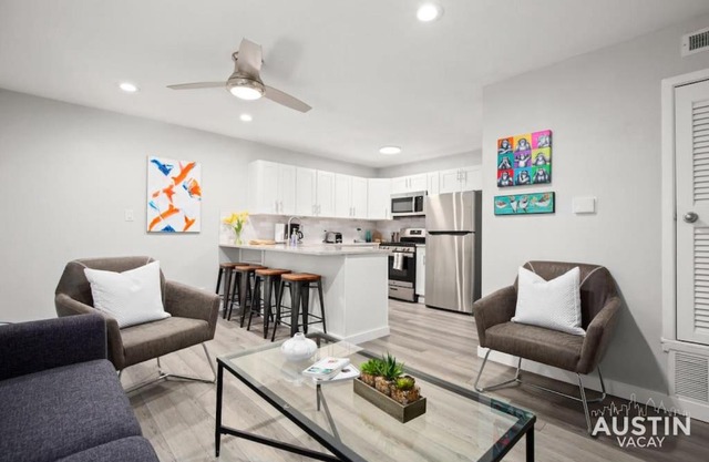 Recently Renovated Clarksville Apt for 4 and Parking