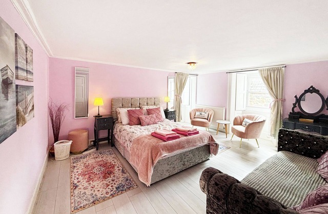 *recently updated* town House - Spacious B listed Georgian Townhouse