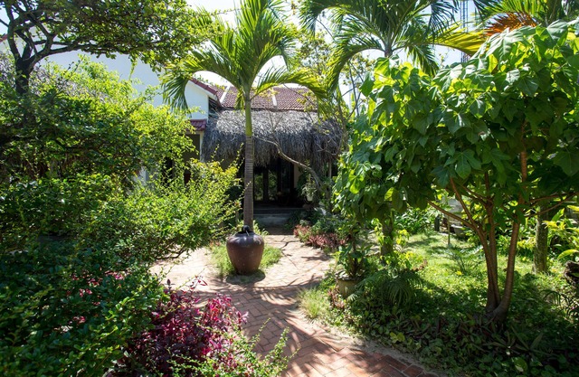 Red Flower Cottages Homestay