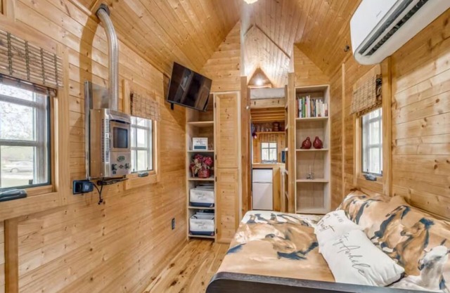 Redbud Falls Ranch Vacation Home, Horseback Riding