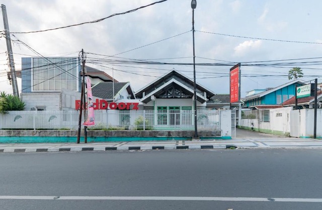 RedDoorz @ Jalan R.E. Martadinata Sukabumi