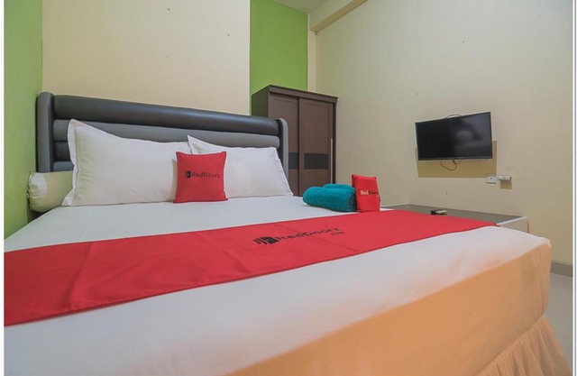 RedDoorz near Lapangan Tenis Balikpapan