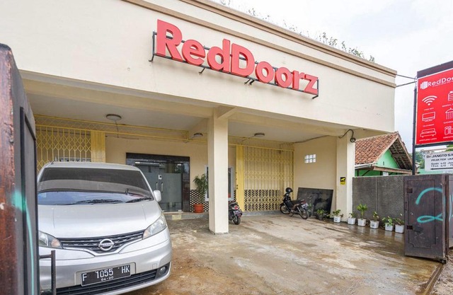 RedDoorz Syariah near Exit Toll Ciawi