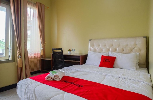 RedDoorz Syariah near Taman Rekreasi Kalianget Wonosobo