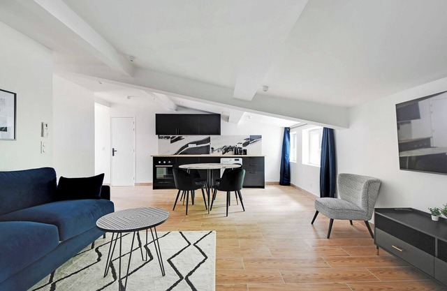 Refreshing 2BD/6P apartment - 18th ard