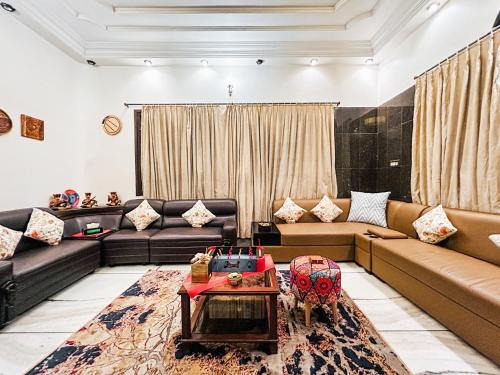 Regal Saphire 5 Bhk Luxury Villa