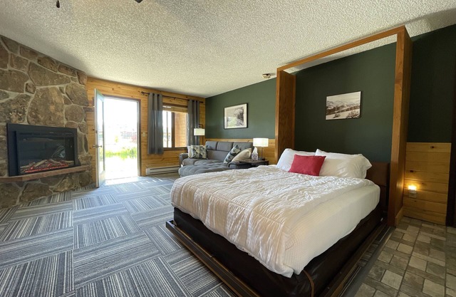 Relax, Adventure, Views, Amenities +Memories.