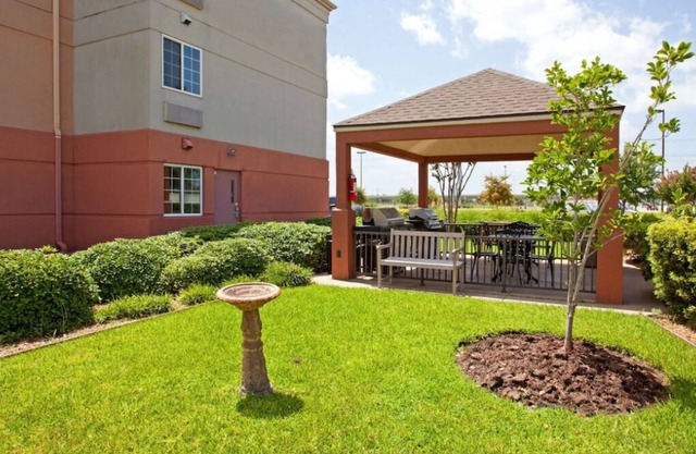 Relax and Recharge! FREE Parking, Pets Allowed, Near Boone Road Park Trail!