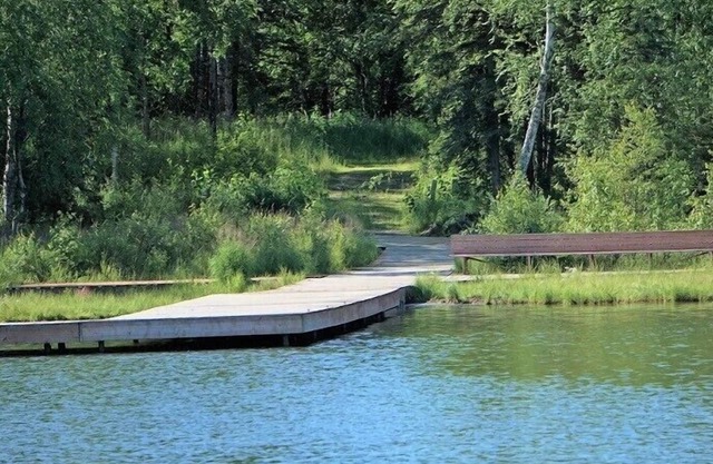 Relax and Recharge in Lakeside Serenity | Pet-Friendly