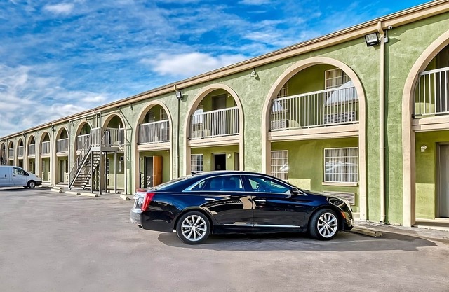 Relax and Unwind in Style! 2 Convenient Units, Pets Allowed, Free Parking!