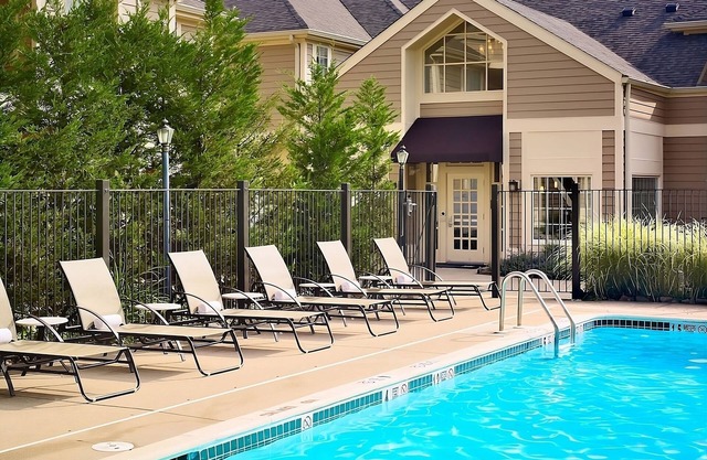 Relax and Unwind! Kitchen, Free Parking, Onsite Pool, Pet-friendly Property