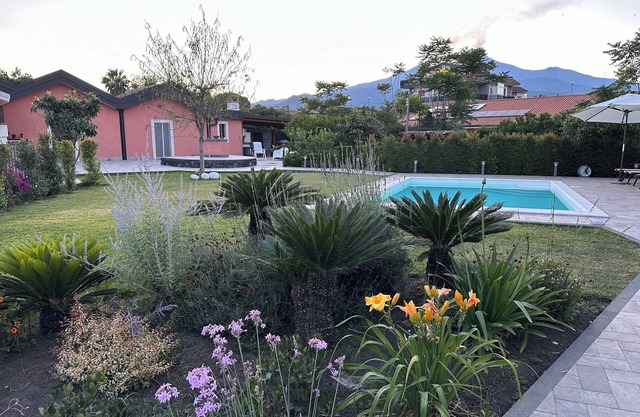 Relax in this house with garden, pool, conveniently located