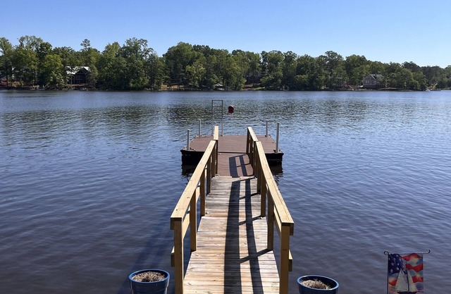Relax near Lake Murray in our spacious 3-bedroom retreat