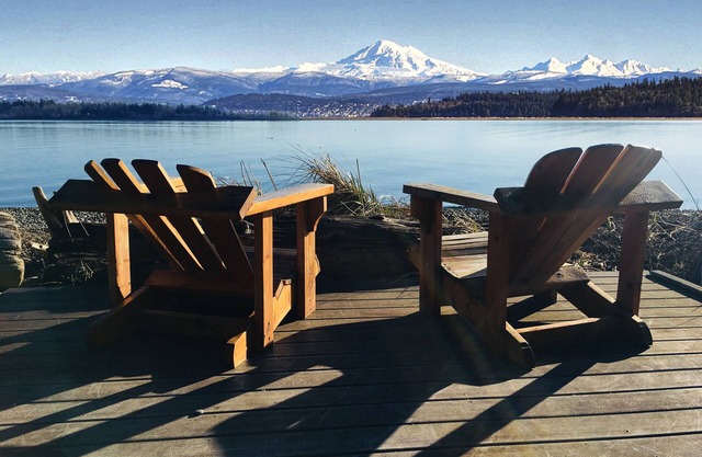 Relax on your own Beach - 100' of low bank waterfront