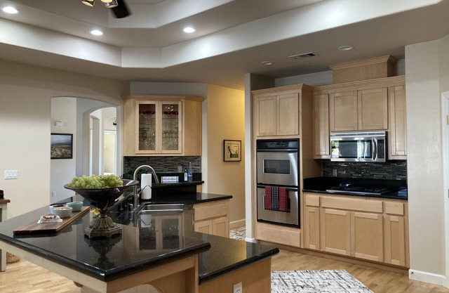 Relaxing and Inviting Home, 2 Prime Suites, seasonally heated pool on 2.5 acre.