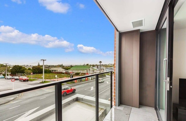 Relaxing Apt. Steps from Eden Park | Zodiak Stays