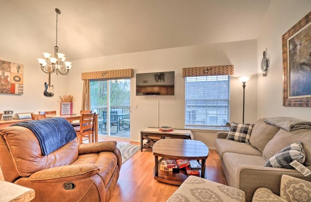 Relaxing Branson Retreat by Fall Creek Marina