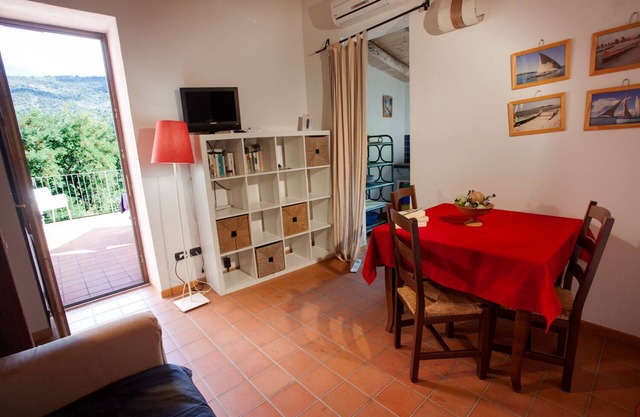 Relaxing farmhouse with pool 4km from the sea in Capo d'Orlando: Casa del Gelso
