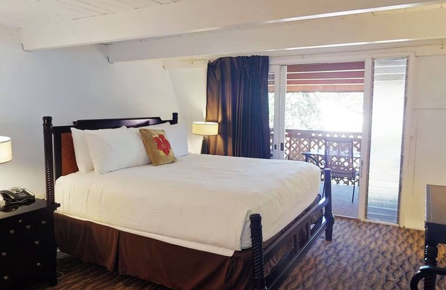 Relaxing Garden View Room: Access to Ocean Front Outdoor Pool | Free Parking