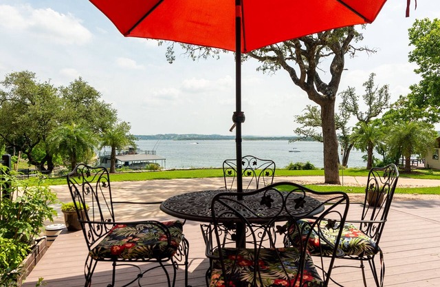 Relaxing Lake Travis waterfront apartment with boat launch
